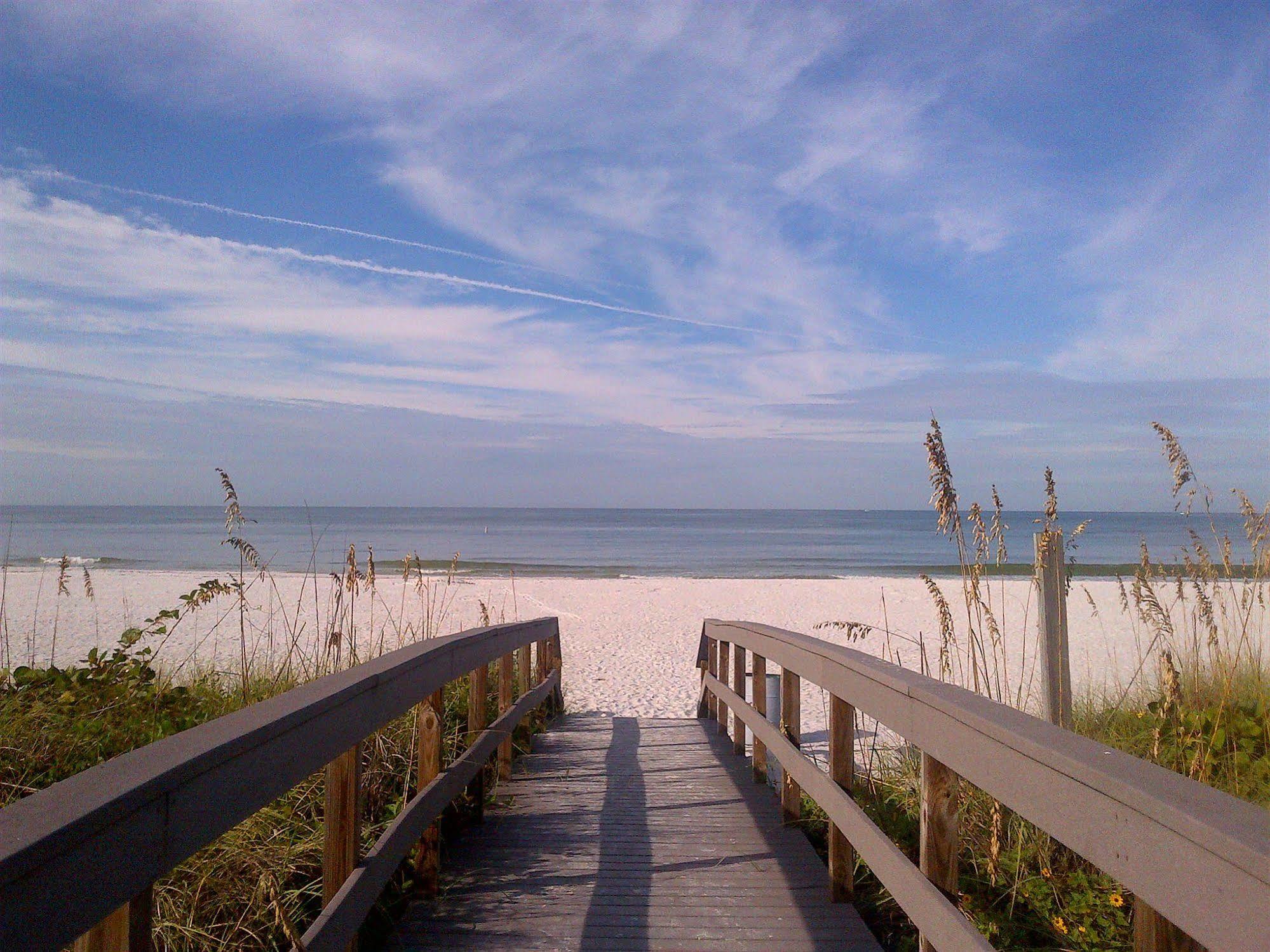 The Bungalows St. Pete Beach Bagian luar foto